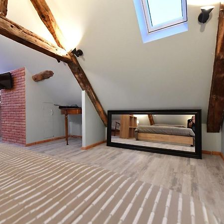 Apartamento Loft Sous Les Combles - Loft Under The Rafter Rodez Exterior foto